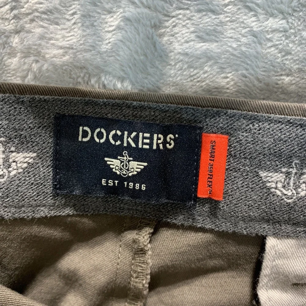 Docker's‎ Men's Workday Khaki 34 x 30 Brown Classic Fit Smart Flex Waistband